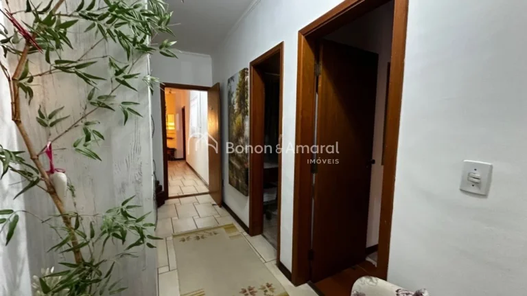 Imagem Amplo apartamento à venda no Jardim Chapadão em Campinas, em perfeito estado de conservação. O i...