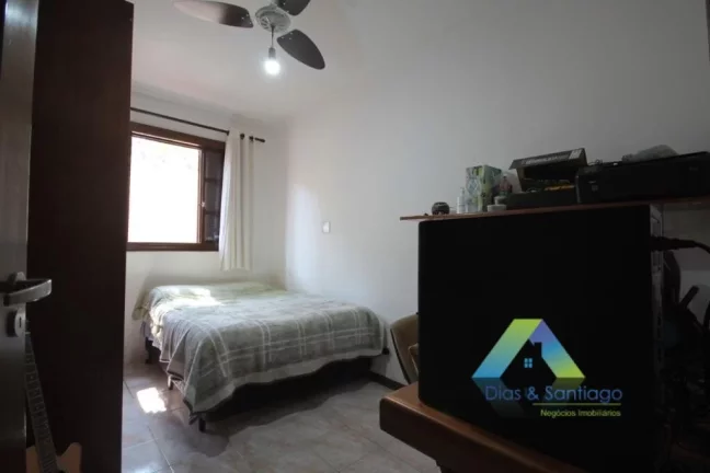 Imagem CASA COM 3 DORMTS 180 MTS EXCELENTE LOCALIZAÇÃO !!!