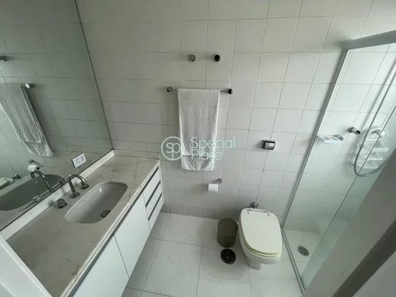Imagem Apartamento com bastante luz natural, uma planta ampla, 1 km do Shopping Ibirapuera, Colégio Móbil...