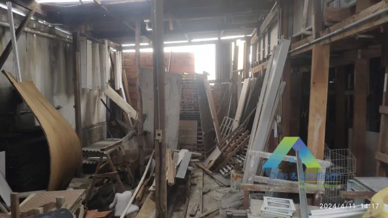 Imagem Casa 2 quartos e Salão 300 metros e vaga para 10 carros