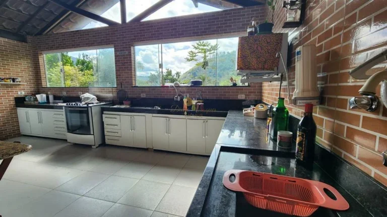 Imagem Casa em Condomínio para Venda em Teresópolis / RJ no bairro Vale Alpino