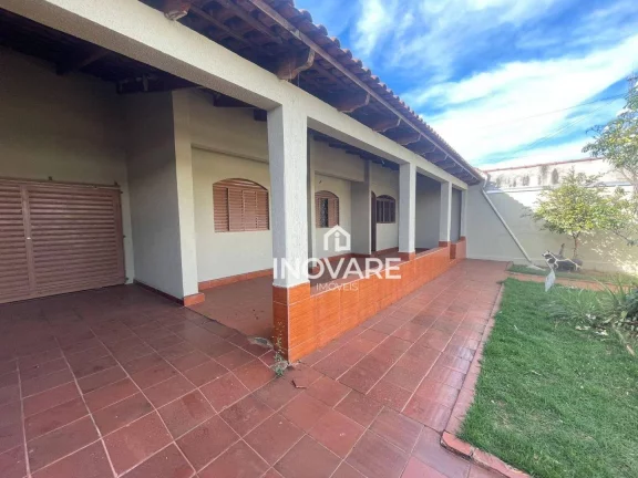 Imagem Casa com 3 dormitórios à venda, 275 m² por R$ 400.000,00 - Alvorada - Araporã/MG