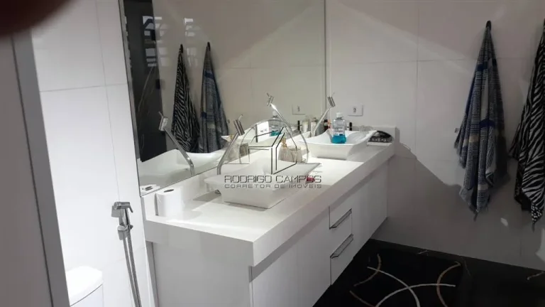 Imagem Espaçosa Casa Sobrado 5 Quartos Centro Peruíbe SP à Venda