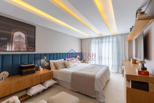 Imagem Casa ampla em condomínio de alto padrão com 3 quartos, sendo 1 suite no Campo Comprido