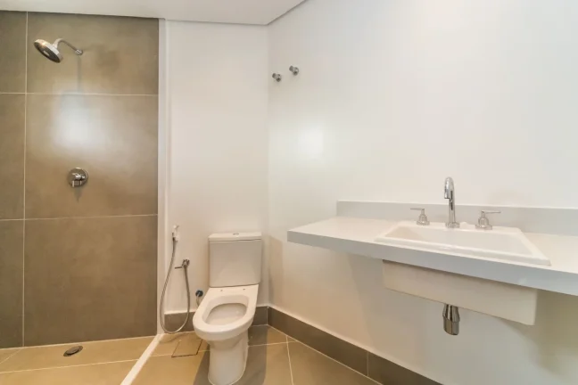 Imagem Apartamento 93M² Reformado, 3Q, 1 Suíte, 2 Banheiros, 2 Vagas, Varanda, Piscina, Academia, Churrasqueira, Playground, Salão de Festas e Jogos, Quadra.
