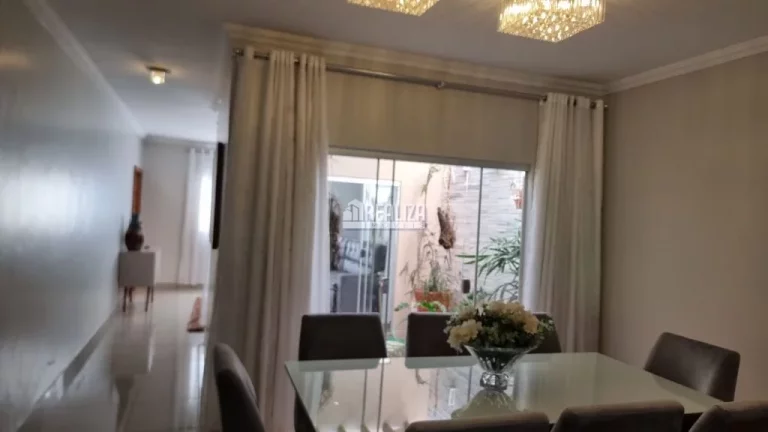 Imagem Casa à venda no bairro Dom Eduardo II, Uberaba: 3 dormitórios, piscina aquecida e móveis planejados!
