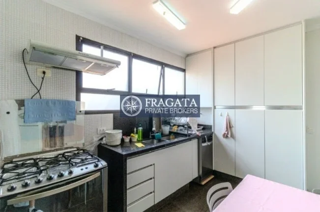 Imagem Cobertura Triplex Higienópolis - 337M², 4 Dorms, 1 Suíte, 3 Vagas, Armários, Despensa, Lavabo.
