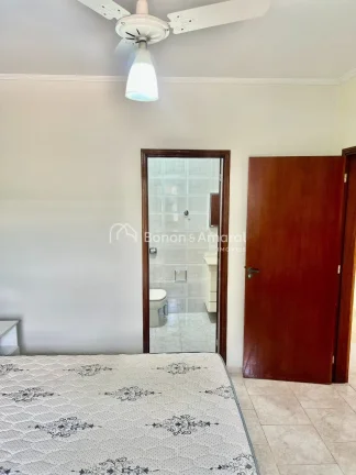 Imagem São 2 casas completas, uma térrea em cima e outra térrea, embaixo, com total privacidade
Tem uma ...