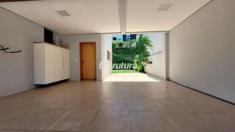 Casa alto padrão em condomínio fechado