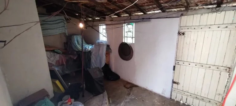 Imagem Casa Térrea com Terreno 10 x 30 Maravilhoso Para Construtor com Casa Antiga