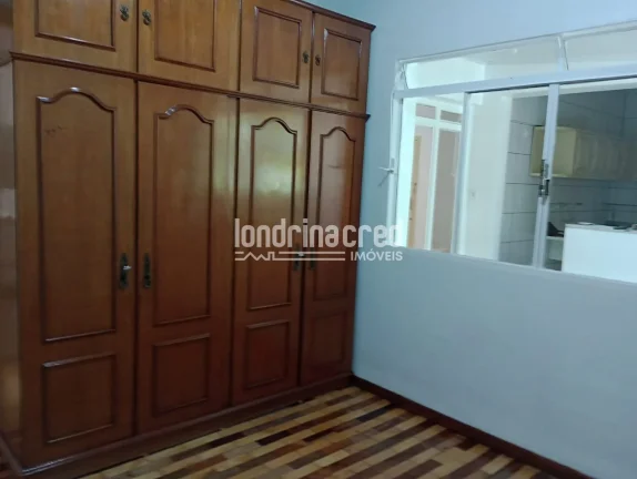 Imagem Oportunidade no Centro de Londrina! Amplo apartamento com 3 dormitórios, 120m² de área útil, sala espaçosa, cozinha, 1 vaga e condomínio acessível