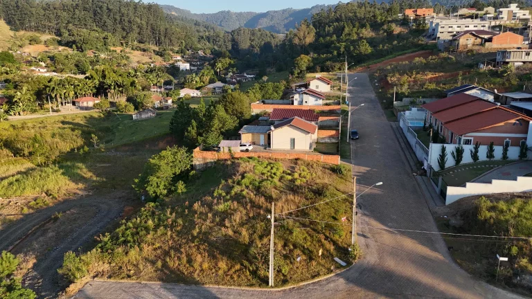 Imagem Terreno com 449m² localizado no bairro Rio Ferro em Presidente Getúlio/SC.