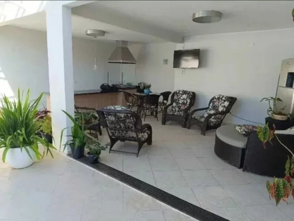 Imagem Ampla casa com 4 suítes e 4 vagas de garage, piscina e área de festa espaçosa - Fazendinha Itajaí/SC