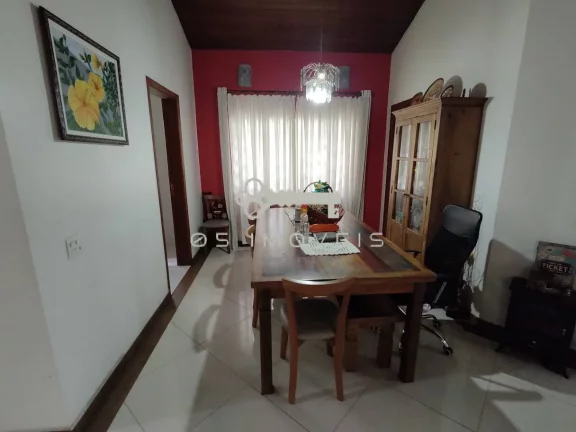 Imagem Casa à venda na Granja Viana – 3 dormitórios, 1 suíte !