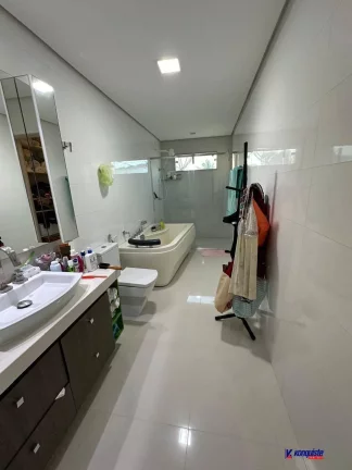 Imagem VENDO MANSÃO 4/4 + SUÍTES-CONDOMÍNIO- SIM