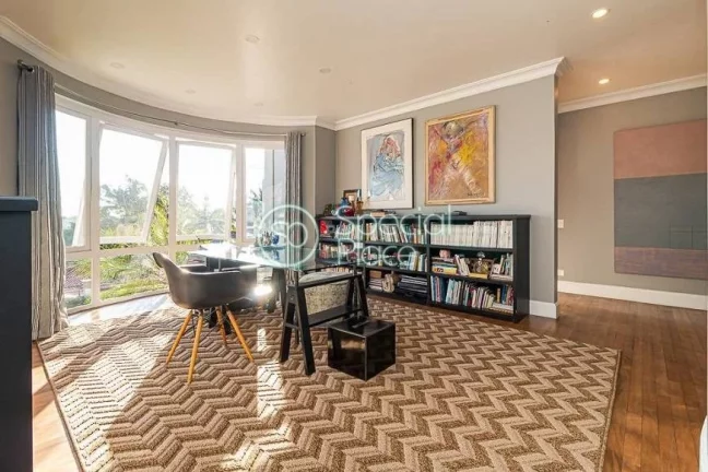 Imagem Casa em excelente localização no Jardim Guedala, direcionada para um lindo jardim com piscina em d...