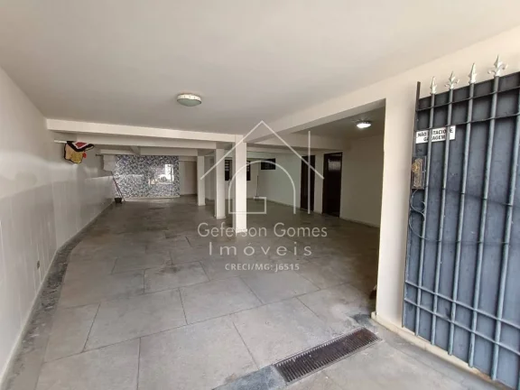 Imagem Casa à Venda com 7 quartos sendo 2 suítes, Centro - Mantena - MG
