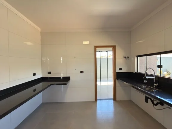 Imagem Casa Térrea de Alto Padrão – Fachada Imponente e Arquitetura Contemporânea