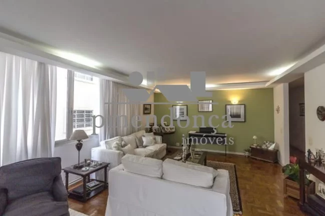 Imagem Apartamento um por andar, 265m² útil, living para 03 ambientes, piso de tábuas largas corridas de...