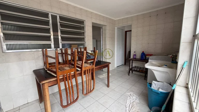 Imagem Casa térrea de esquina com a praia com terreno terreno e edícula já alugada