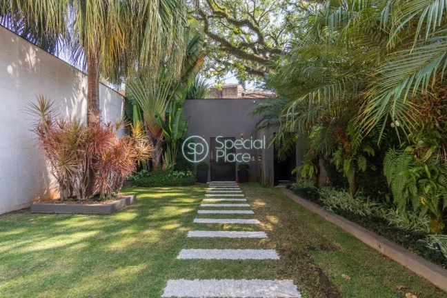 Imagem Casa com excelente localização e ótima segurança, reformada pela Arquiteta Arquiteta Gisela Bent...