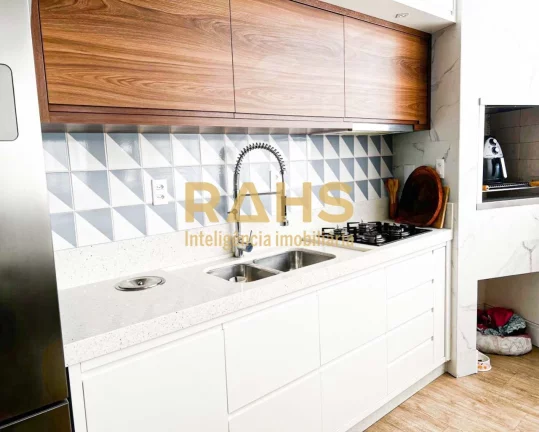 Imagem Para quem busca um bom investimento no bairro Iririu Sobrado possuindo na parte superior : 2 dormitÃ...