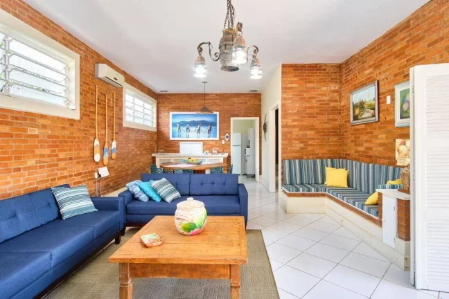 Imagem Casa ampla a venda no Centro de Ubatuba-SP