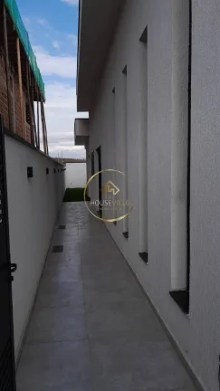 Imagem Casa térrea, 3 Dormitórios (1 suíte), 4 vagas, 300m2, Condomínio Malibu.