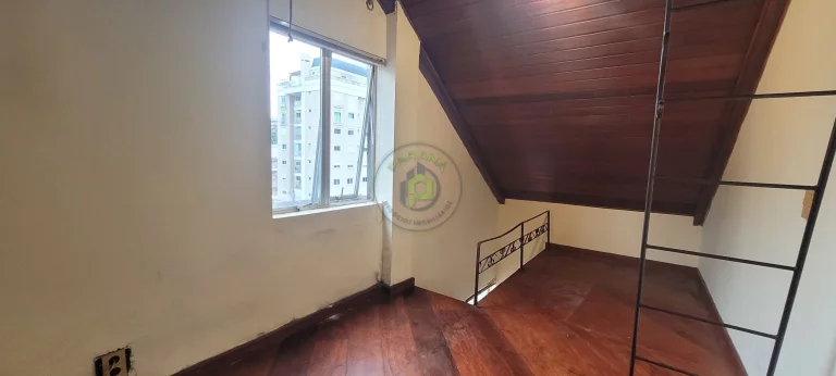 Imagem Apartamento duplex com um quarto e mezanino, garag