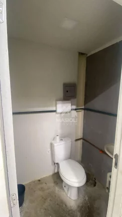 Imagem NOVAS Lojas de Esquina em rua movimentada no bairro Itapuã