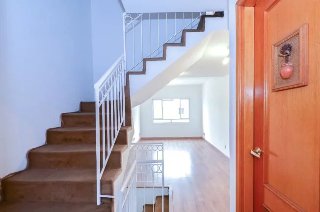 Imagem Casa de condomínio com 128 metros quadrados com living para 2 ambientes / Jardim Ester Yolanda