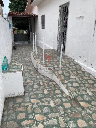 Imagem Vende-se casa com localização excelente no Miramar