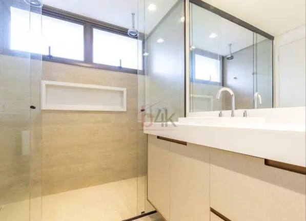 Imagem Casa mobiliada de à venda no Alto da Boa Vista, com 4 suítes, piscina, sauna e rooftop gourmet.