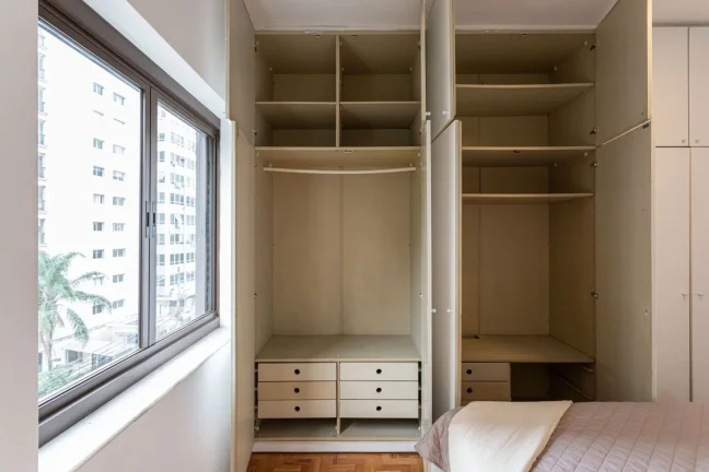 Imagem Apartamento 187M² Reformado, 3Q, 1 Suíte, 2 Banheiros, 2 Vagas, Lavabo, Sol da Manhã, Portaria 24h, Academia, Salão de Festas.