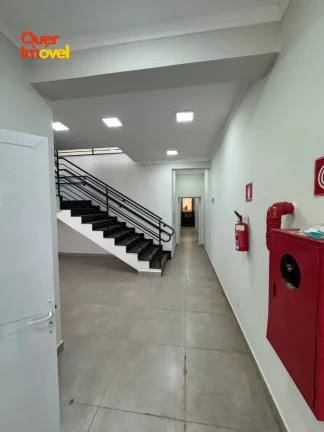Imagem Galpão Comercial de Alto Padrão em Ribeirão Preto-SP, Recreio Anhangüera! 3 banheiros, 1.240m² de área. Locação já! Quer Imóvel Negócios Imobiliários!