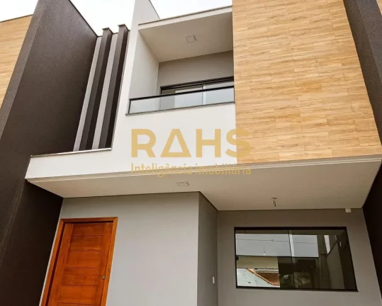 Sobrado Geminado Novo com ótimo padrão de acabamento e piscina instalada no bairro Iririú. Em ót...