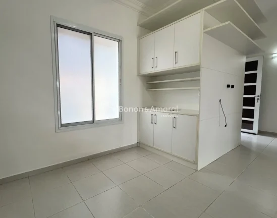 Imagem Casa muito bem distribuída em condomínio fechado, situada em uma das regiões mais valorizadas de ...