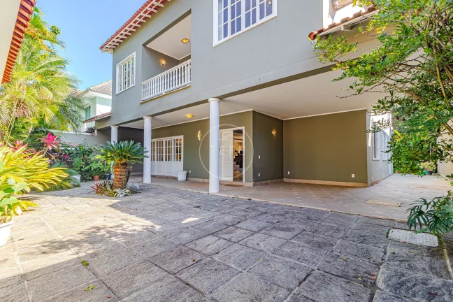 Imagem CASA com 5 DORMITÓRIOS à VENDA - 600m² de terreno - Condomínio MARAMAR