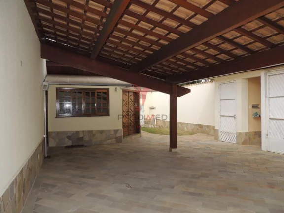 Imagem Casa com 3 suítes, 3 vagas de garagem. Imóvel de alto padrão no portal daa colinas