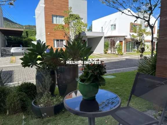 Imagem Sobrado a venda no Condomínio Village dos Ipês com 129m² em Balneário Camboriú