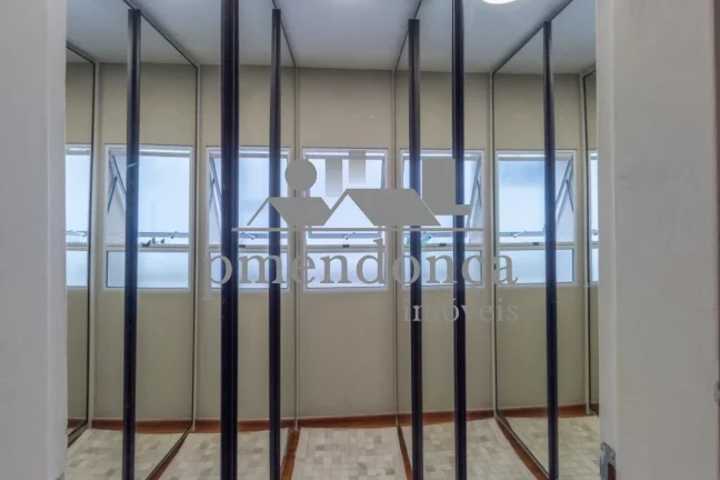 Imagem Apartamento reformado em Perdizes com 4 quartos( 1 suite )e 1 vaga, 198m²