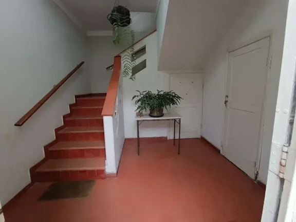 Imagem Casa ampla com 3 quartos, suíte com banheira e terraço no Centro – 2 vagas de garagem