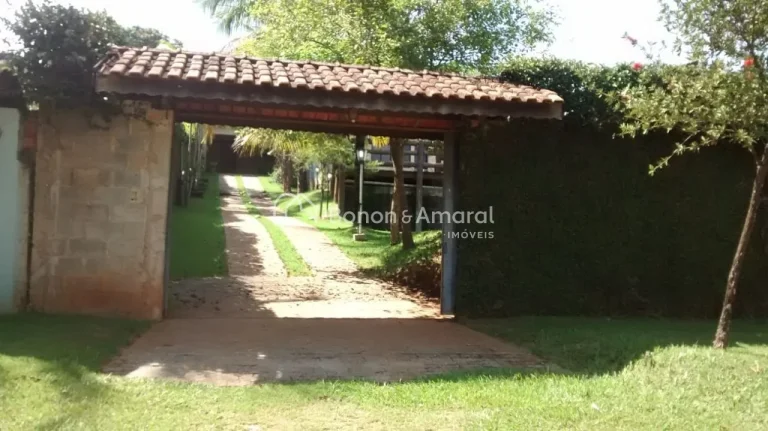 Imagem Esta encantadora chácara oferece três suítes espaçosas, todas com banheiro privativo. A cozinha ...