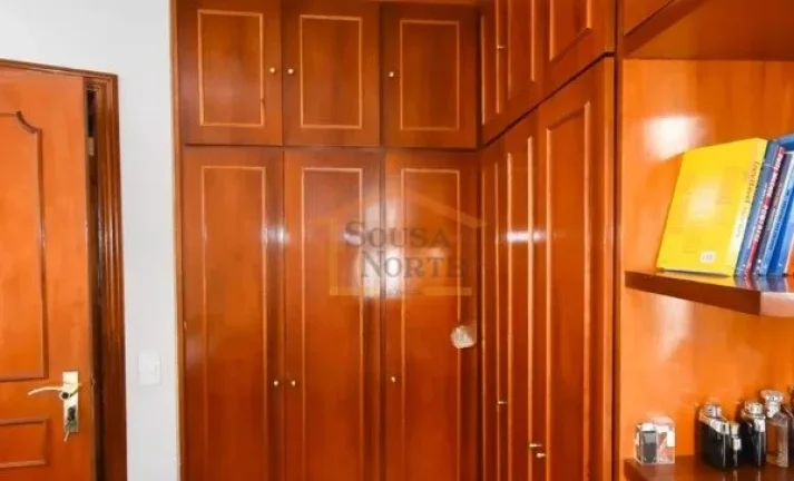 Imagem Apartamento com 3 dormitórios, sendo 1 suíte, totalizando 4 banheiros. Possui 150 m² de área, lo...