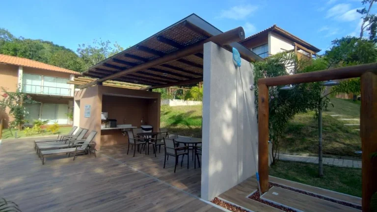 Imagem Oportunidade: Casa em Condomínio com Piscina na Praia do Forte - Venda!