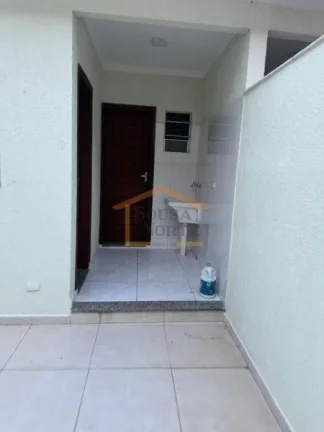Imagem Sobrado com 110m², dispõe de 2 dormitórios no andar de cima, no andar debaixo, sala cozinha, lava...