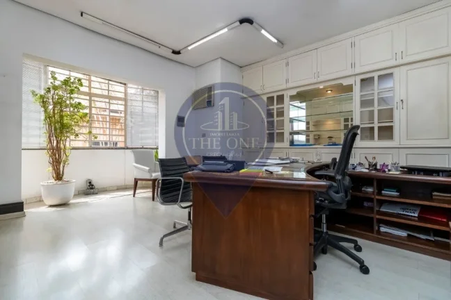 Imagem Magnífica Casa à Venda na Barra Funda: 12 Salas, 6 Banheiros, 16 Vagas - São Paulo-SP (520m²)