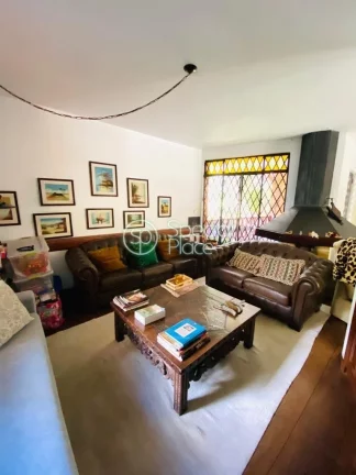 Imagem Possuí 600m² de área construída em 700m² de terreno. São três andares com ambientes muito esp...