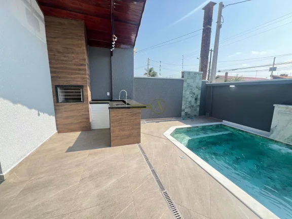 Imagem Casa Térrea á venda, apenas 600m da praia à venda, totalmente reformada