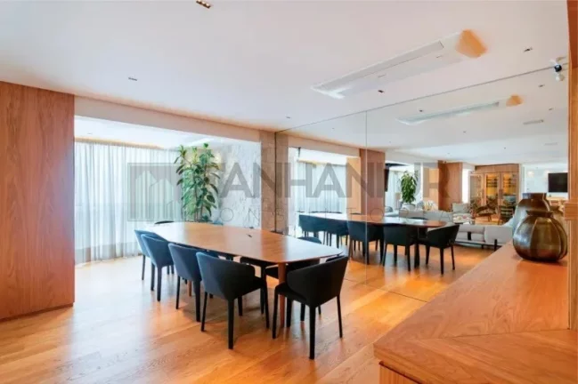 Imagem Luxuosa cobertura de 4 quartos na Vila Nova Conceição, São Paulo-SP: 4 suítes, 5 salas, 6 banheiros, 432m² de área.
